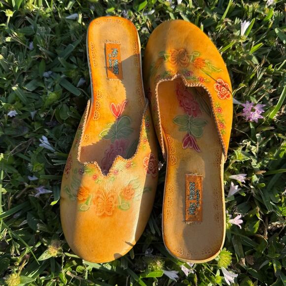 Miz Mooz Tooled Hand-Painted Leather Mules Boho Slip-On Round Toe EU 38 / 7.5–8 - Picture 7 of 16